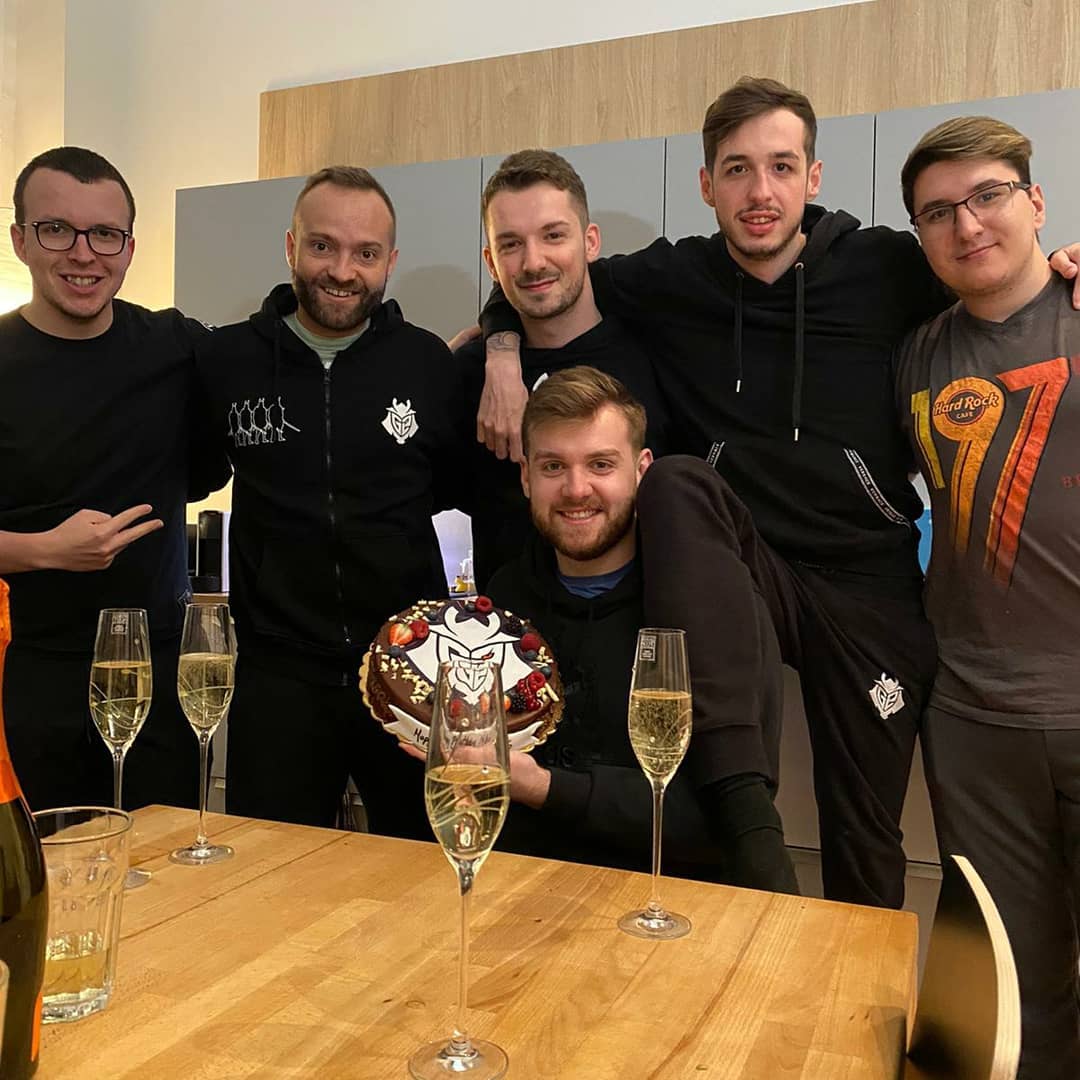 kennyS (second from right) with G2 Esports members