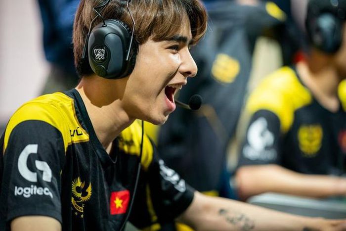After the 2019 season, Zeros decided to leave GAM Esports to play in China, but due to the complex COVID-19 situation, he had to stay and play for GAM for the remainder of the 2019 Spring VCS.