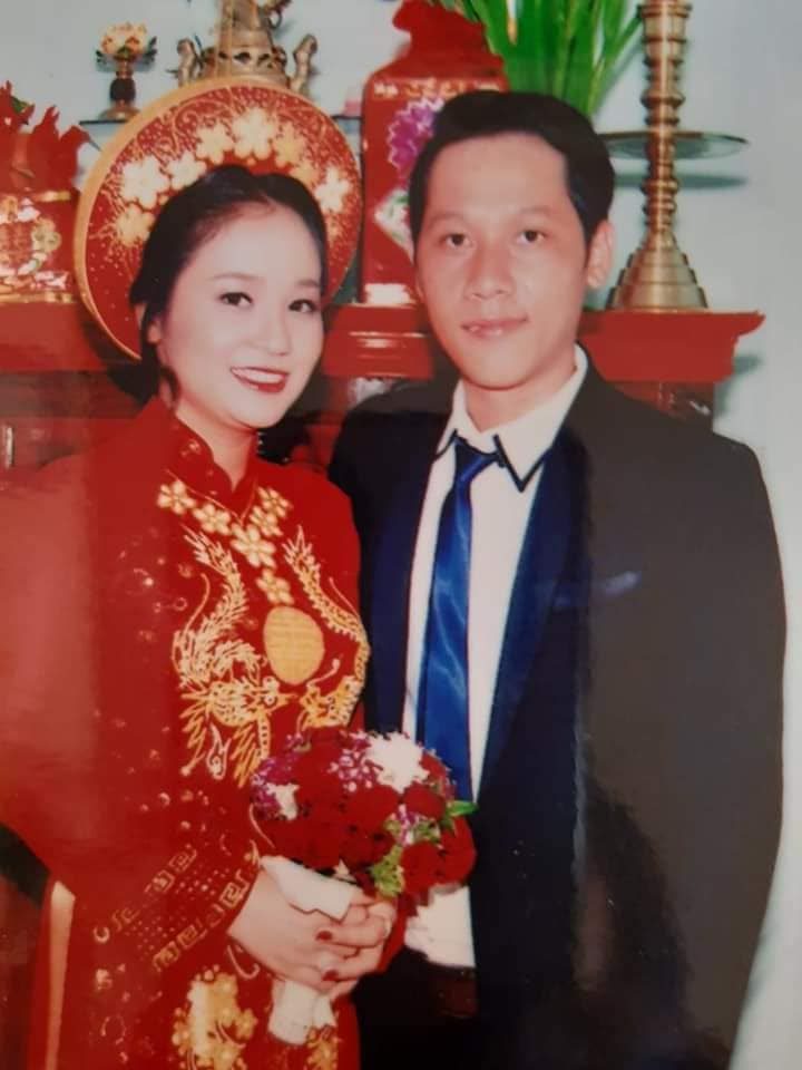 Close-up portrait of bride 'Panda' and groom 'Baroibeo'