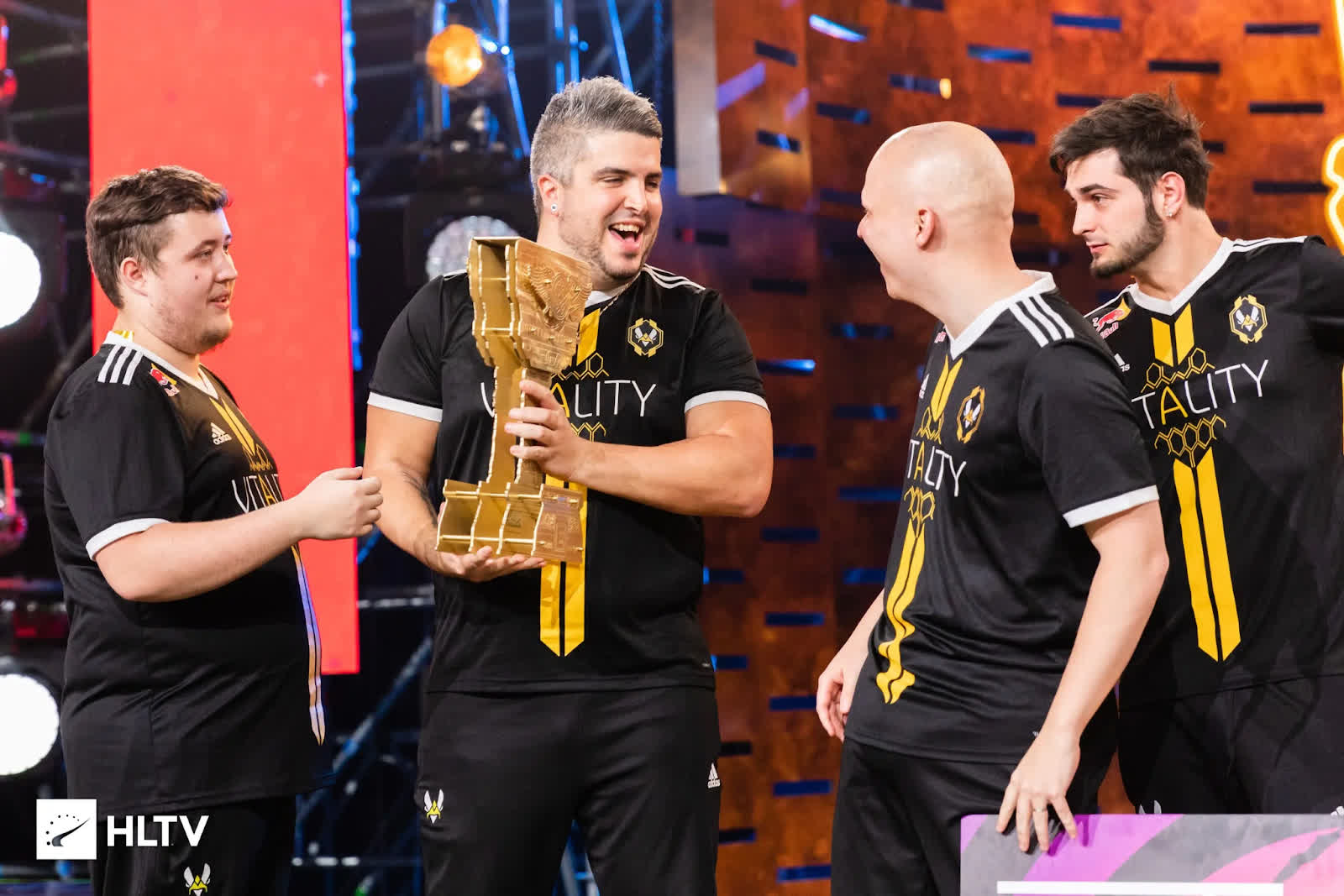RpK with teammates in Vitality colors