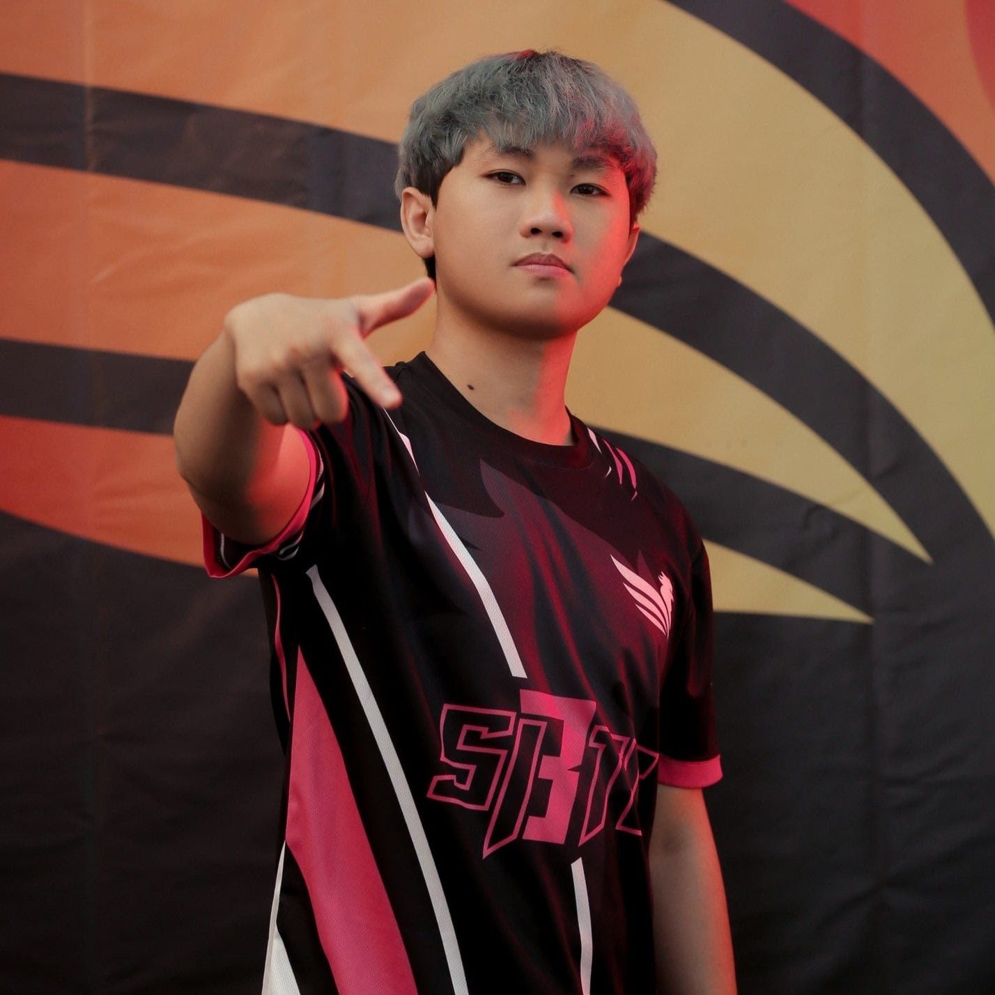 Comment that caught attention from Celebrity right below SE's new sponsor announcement