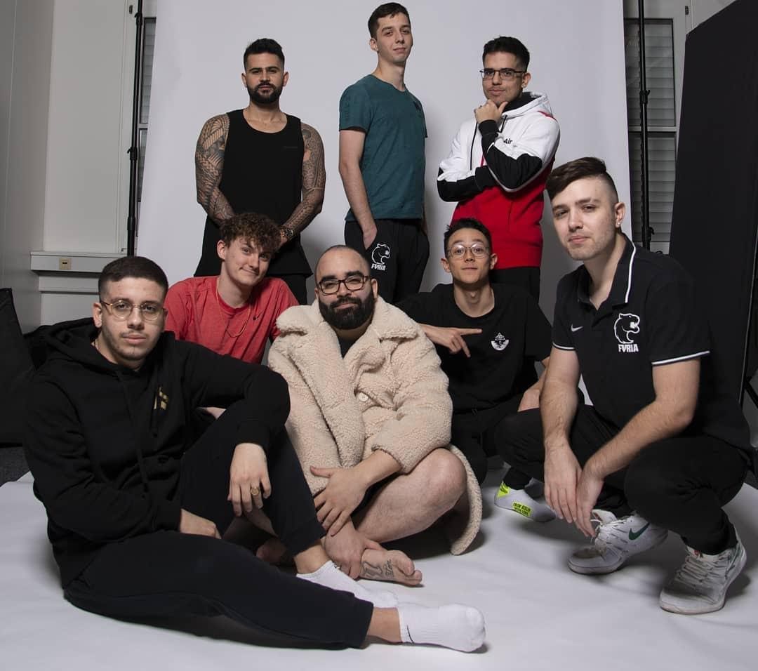Junior (in red) with his teammates at FURIA