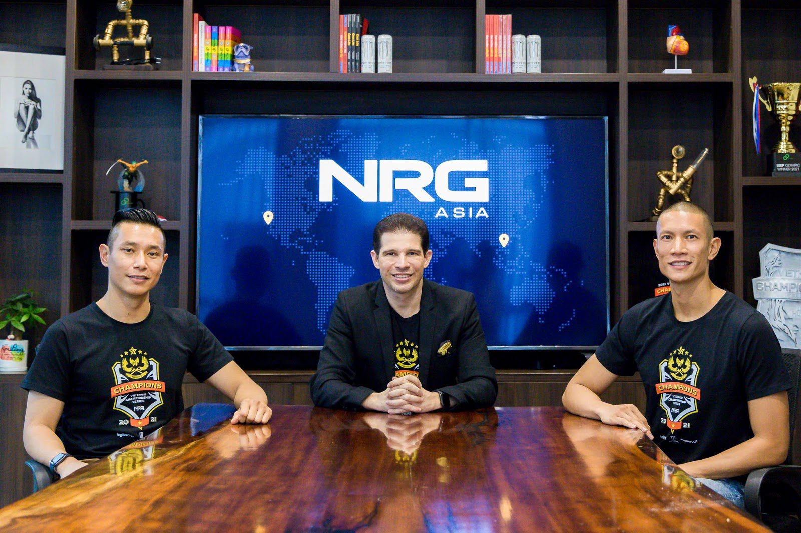 Mr. Randy Dobson, Chairman of CMG.ASIA with CEO of NRG Asia - TK (Anthony) Nguyen & COO Dru (Andrew) Nguyen at the launch event of NRG Asia