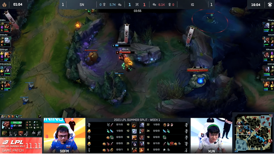 SofM's Viego being chased by XUN's Udyr 'running for his life' right at the start of the game, only escaping thanks to the support of Bin and Angel