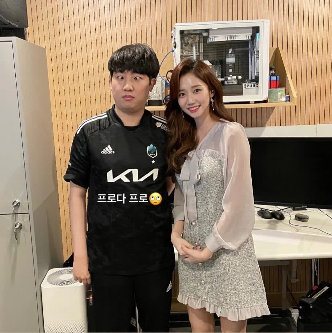 DK Khan posing humorously while taking a photo with the female MC of LCK