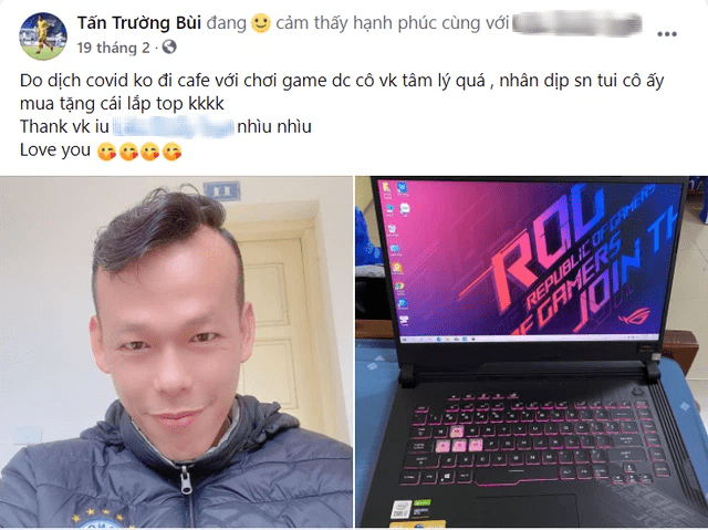 Tan Truong excitedly showed off his wife's birthday gift. Knowing her husband wanted to play games but couldn’t go to the internet cafe due to the pandemic, his wife thoughtfully gifted him a gaming laptop so he could play at home