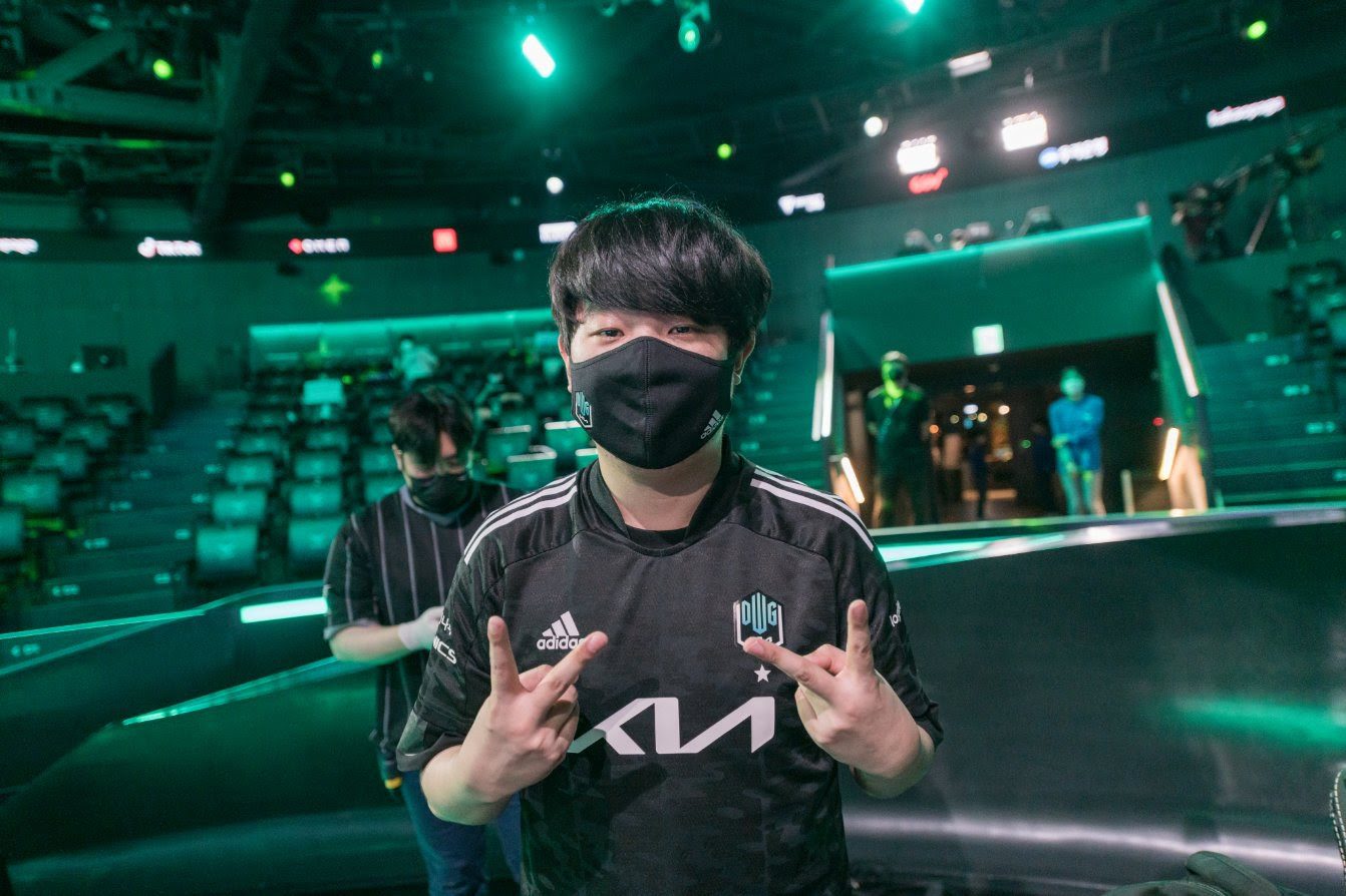 Khan sends a challenge to G2 after securing an early spot at the 2021 Worlds
