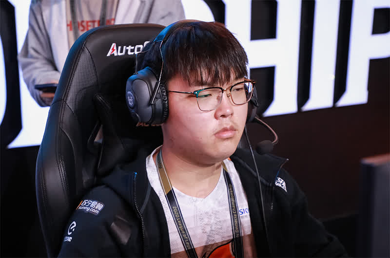 The first member to take on the role of 'teacher' for Suning will be Bin