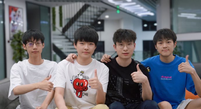 Arena of Valor players from Weibo check-in with a familiar background