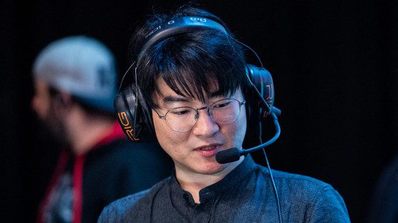The coach actively directs public attention to the ban/pick phase in the upcoming match, seemingly wanting to relieve pressure on his players by emphasizing that the ban/pick process is the key point, not the laning ability or individual performance of the players