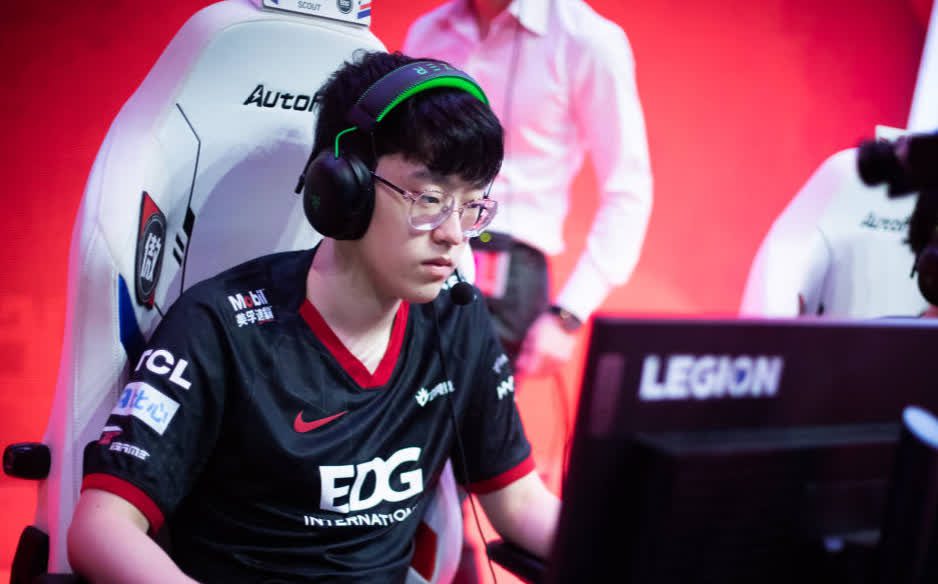 Scout is a mid laner currently performing at an extremely high level.