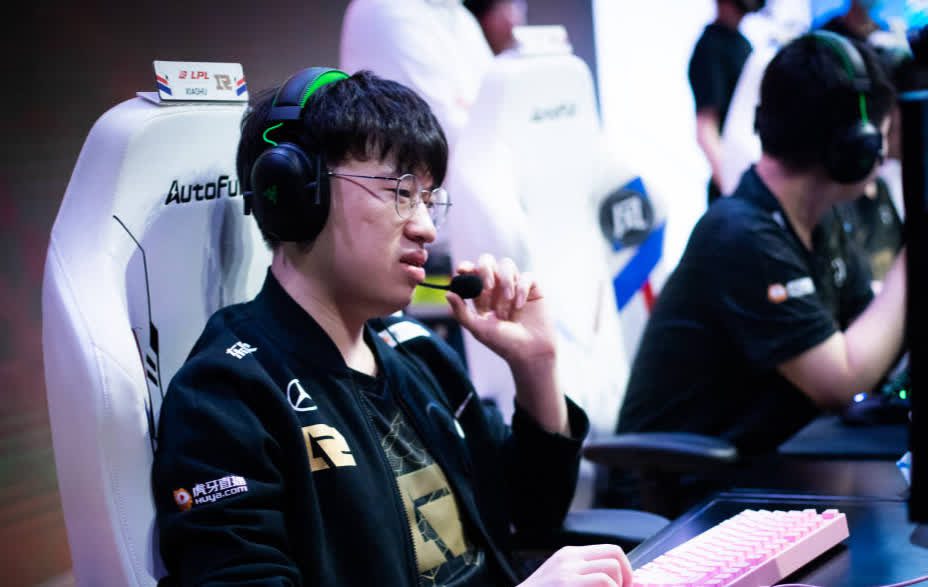 Xiaohu - the most stable player leading RNG's playstyle.