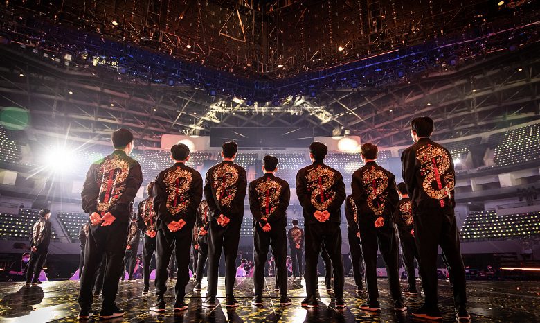 4 LPL teams during the ceremony and unveiling of uniforms for Worlds 2021