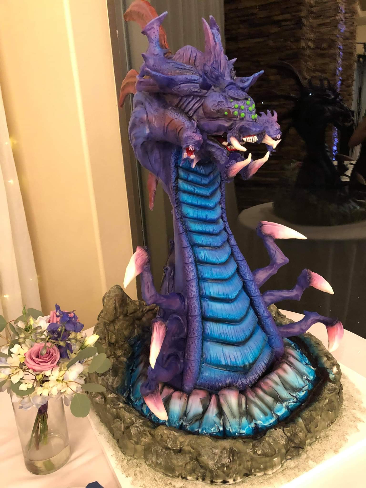 Guests at LittleBabyChan's wedding ceremony seem very satisfied with the taste of this Baron cake