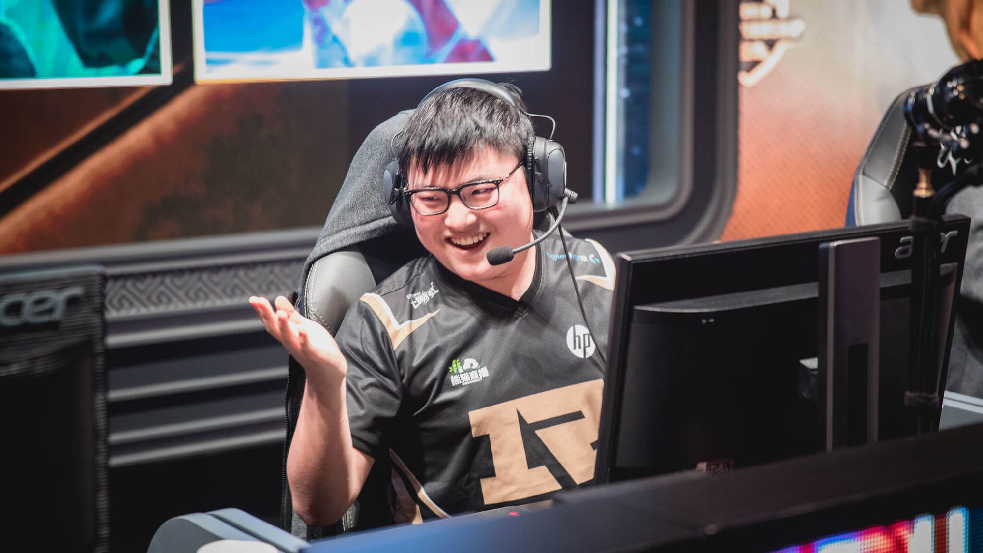 Uzi is almost unable to return to the professional arena