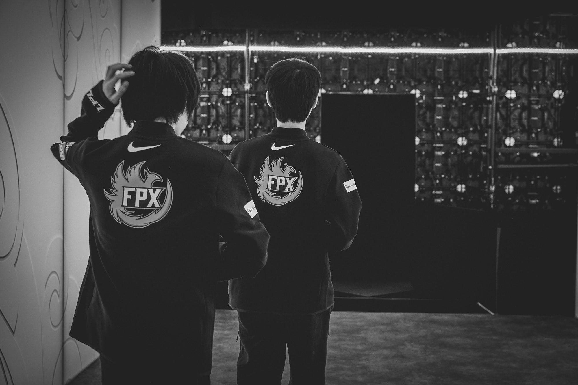 FPX is the first LPL team to lose all 4 matches in the second round (including playoffs) of a Worlds group stage