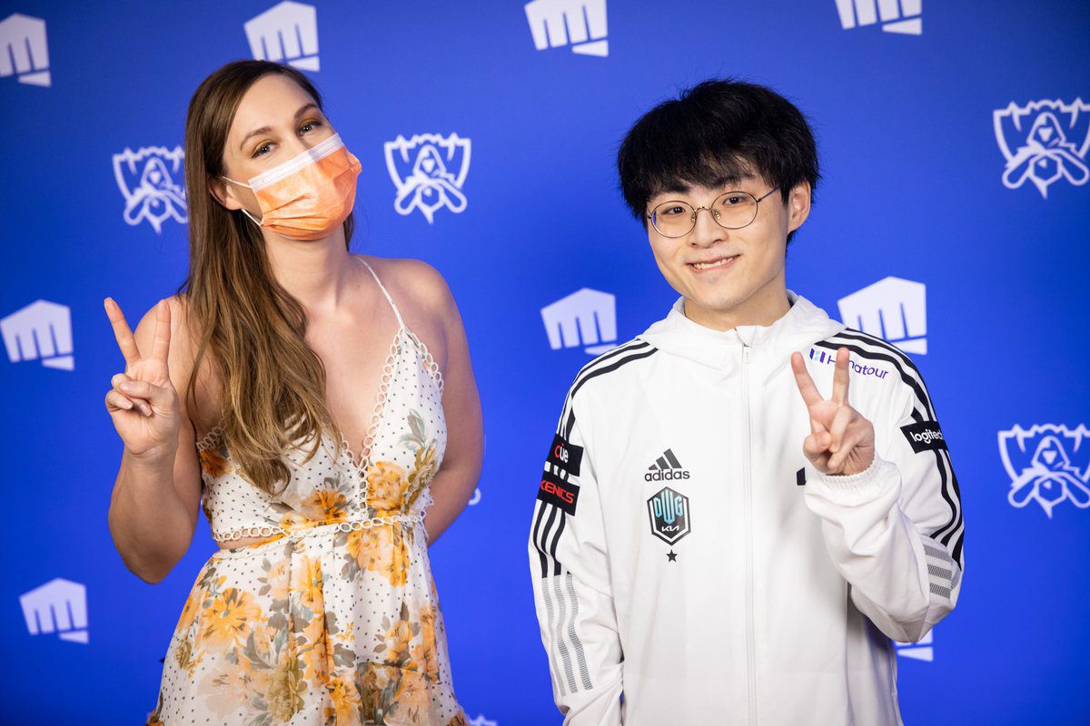 LPL accused Riot of only allowing Chinese media to interview players at Worlds 2021, but in reality, international journalists like Sjokz were still able to operate normally