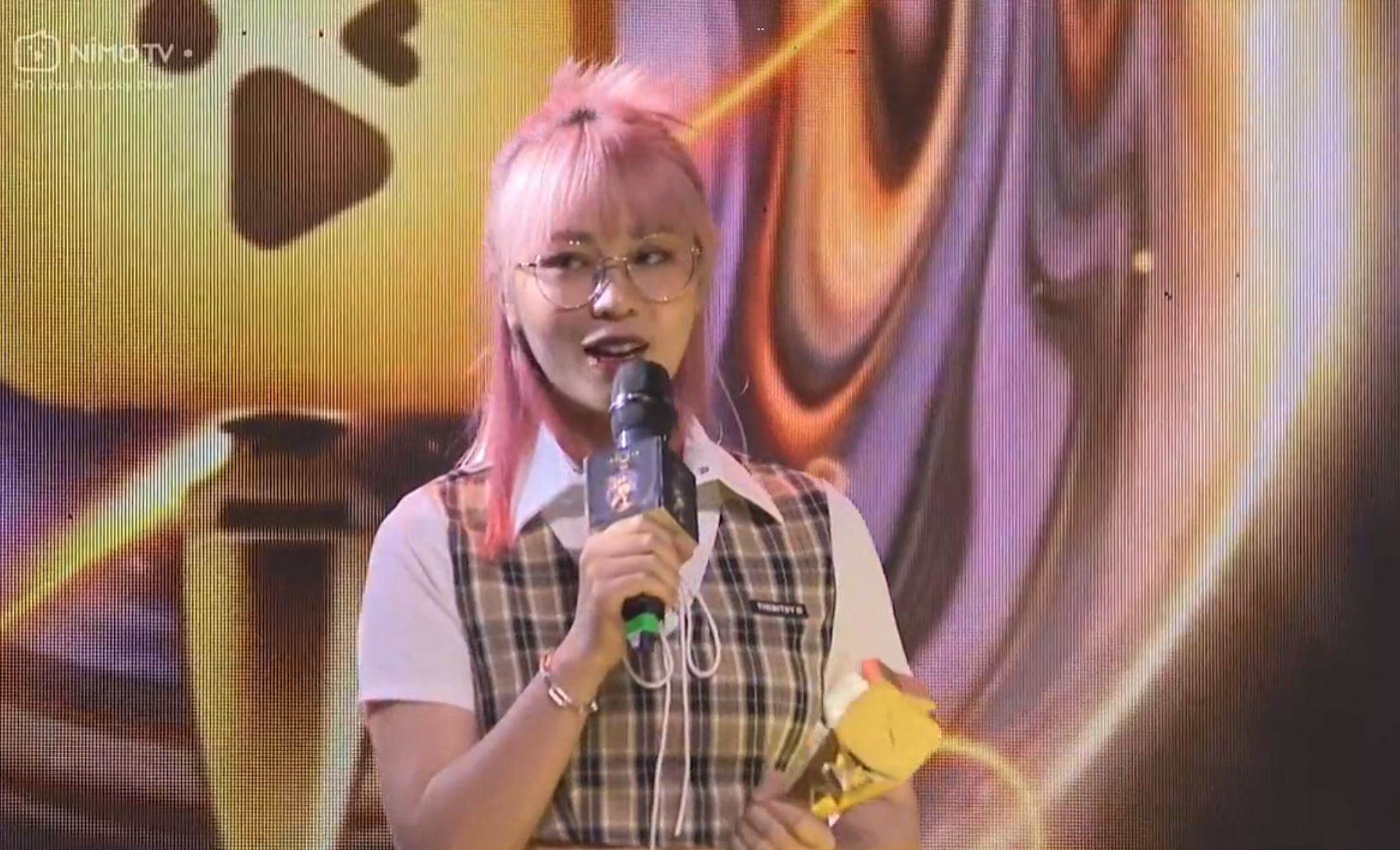 MisThy received the Best Female Streamer of The Year award