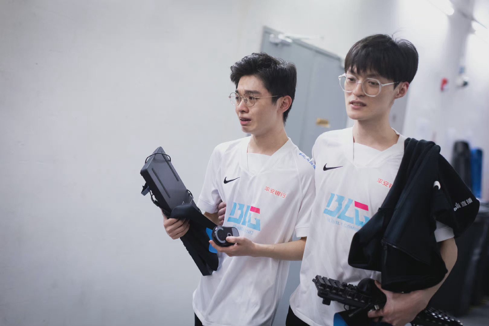Doggo sobbed due to the pressures he had to carry on his LPL debut, replacing Uzi