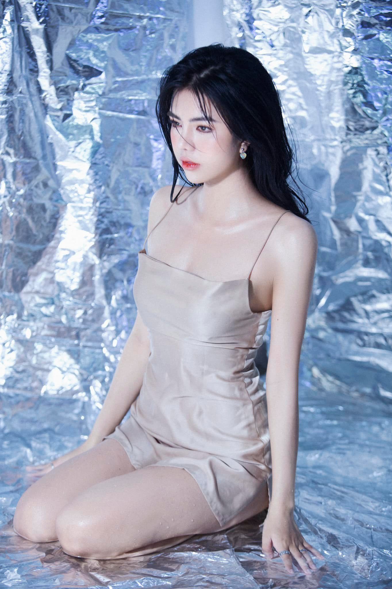 Female host Mai Dora - welcoming the New Year with a 'wet' photo set