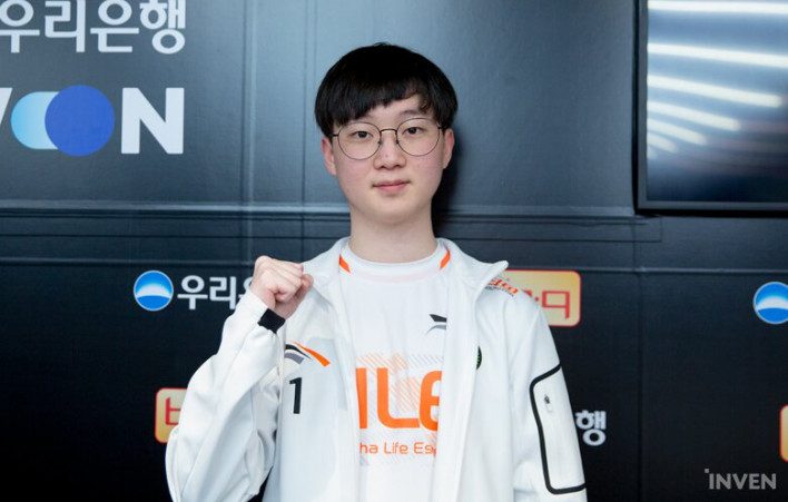 Karis - the new mid laner of HLE after Chovy's departure