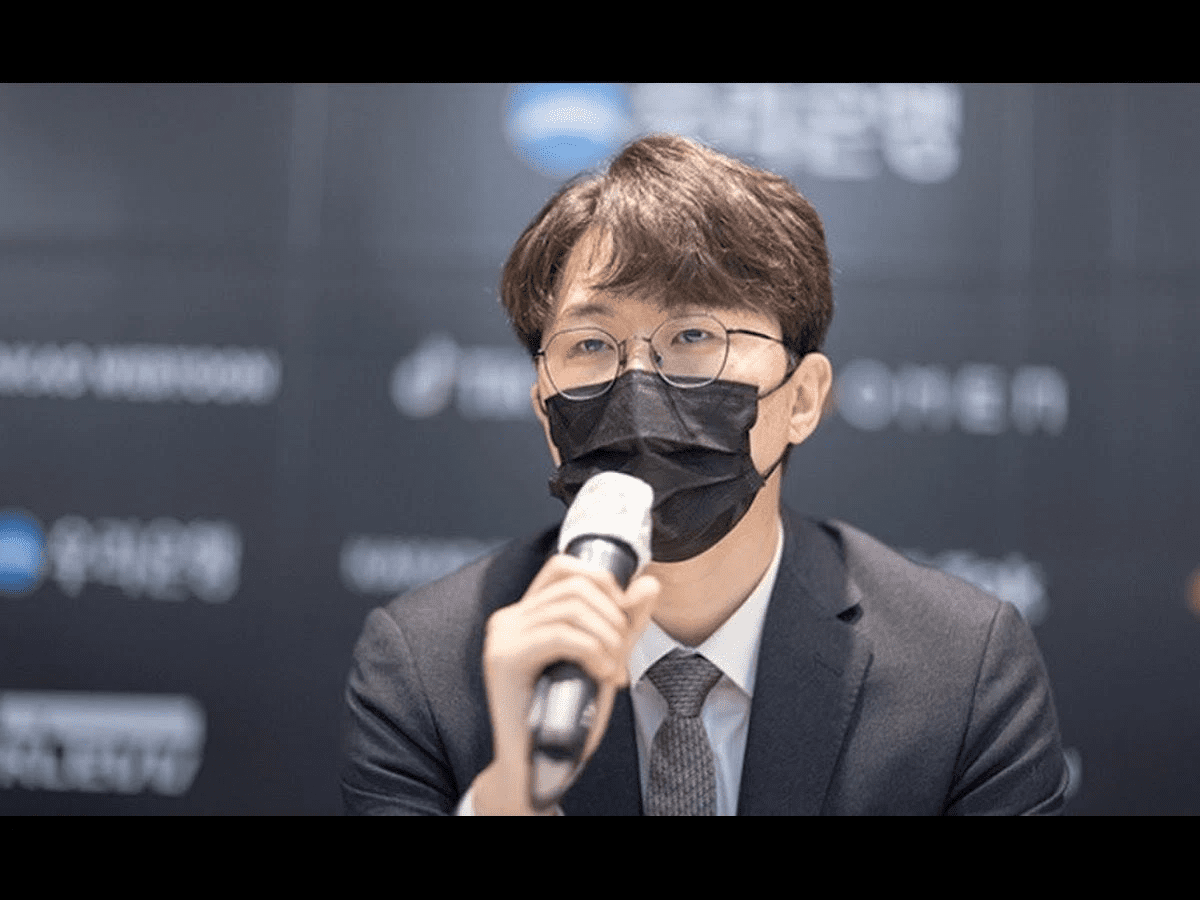 Coach Daeny can be seen as an 'enemy' of T1 fans