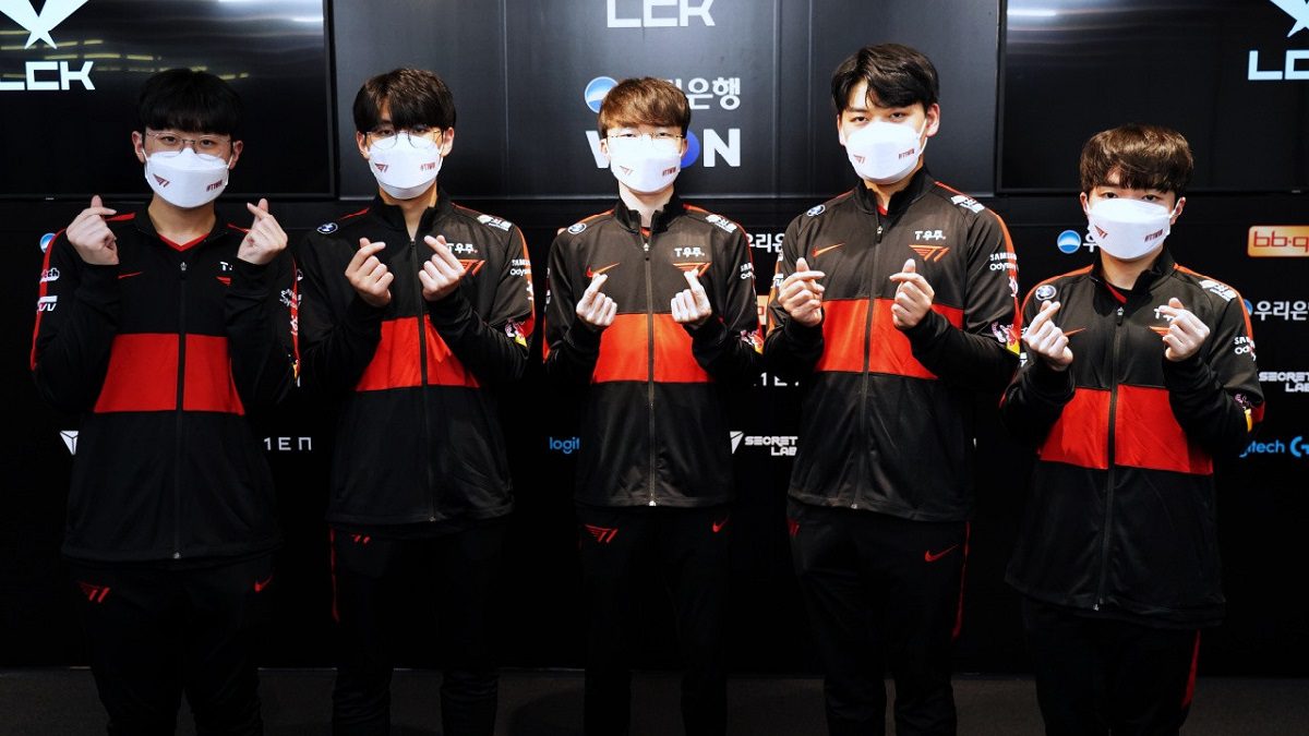 T1 is currently holding the top position in LCK Spring 2022 with 7 consecutive victories