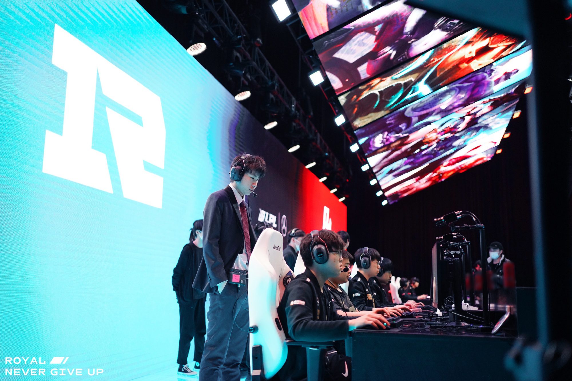 RNG just defeated the unbeaten LNG in week 5 of LPL Spring 2022