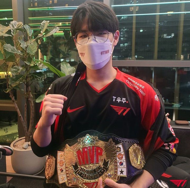 Though young and lacking the skills and experience of Bengi, Oner is developing daily and coordinating well with the team and Faker