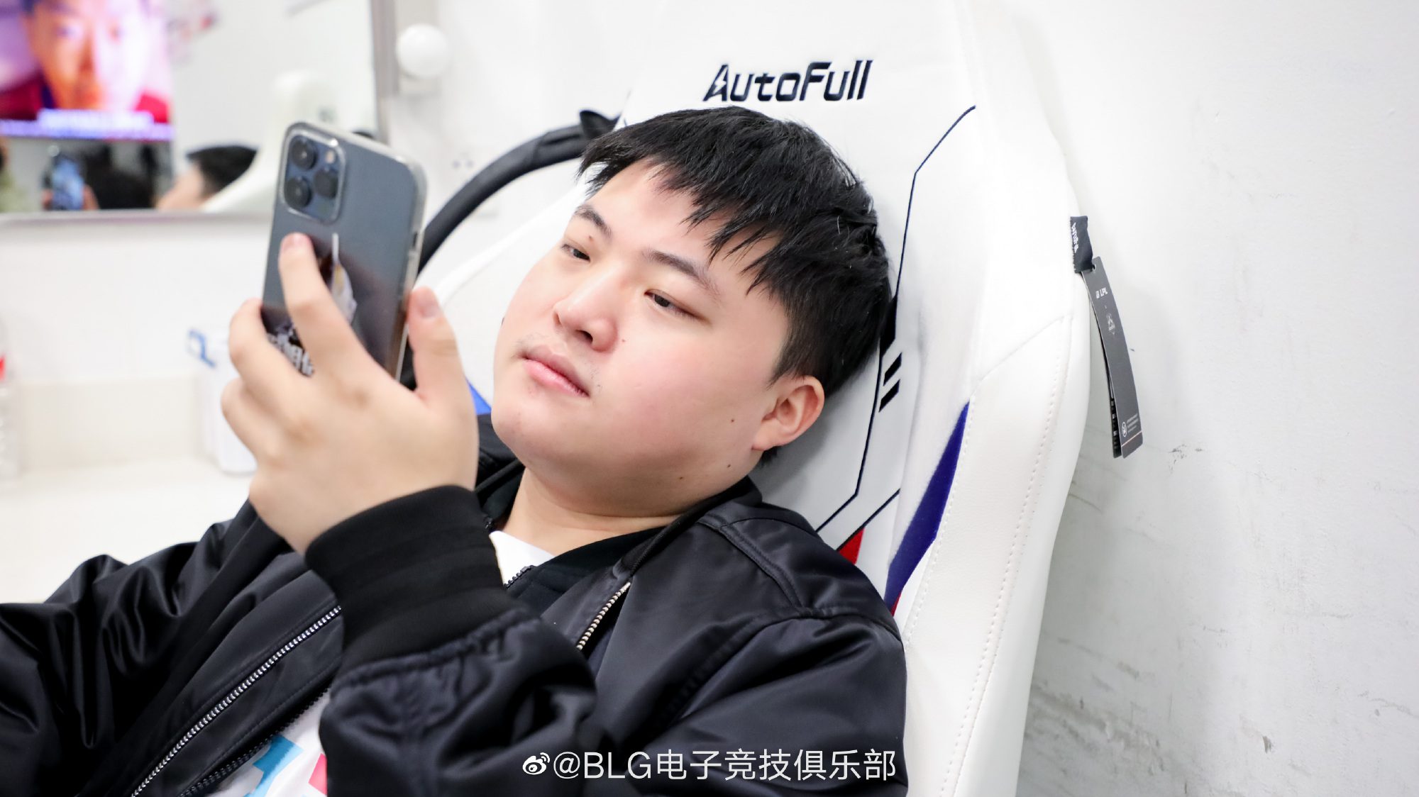 Uzi seems completely detached from the BLG lineup