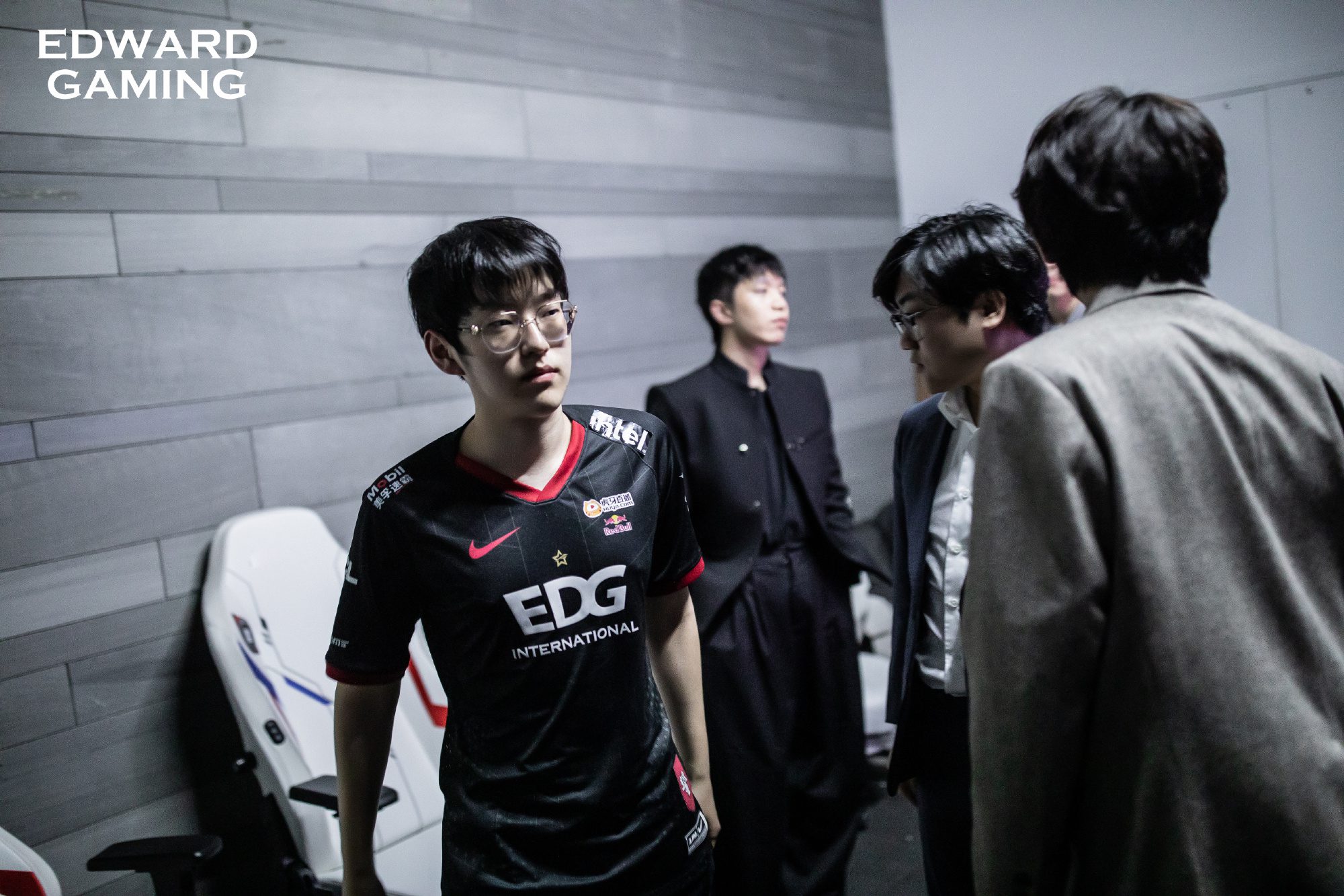 EDG is going through a very disappointing period but cannot be underestimated in the playoffs