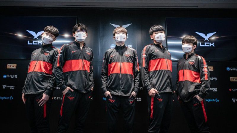 Faker shines to pave the way for his teammates to shine