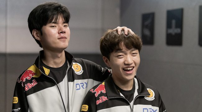 While capable of working well with Keria, Deft really struggles to compete with Gumayusi in current form