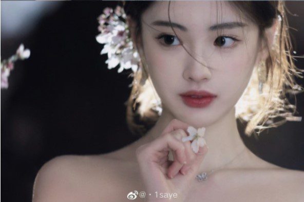 RNG Ming has recently been discovered to have a girlfriend named Ye Yi