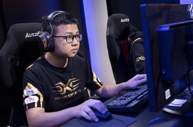SofM once played 2 BO5 matches in a single day while with Snake Esports