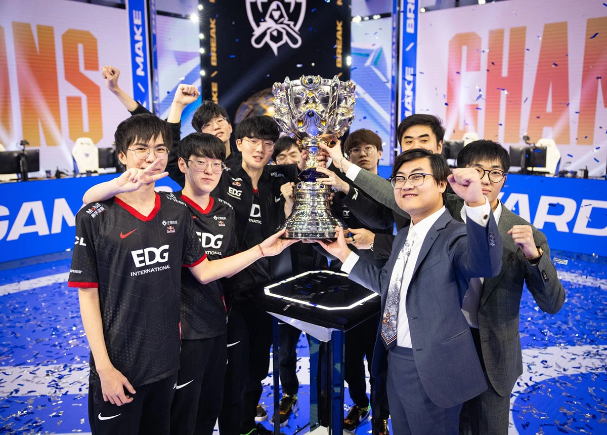 Scout also left T1 and achieved success with the 2021 World Championship title