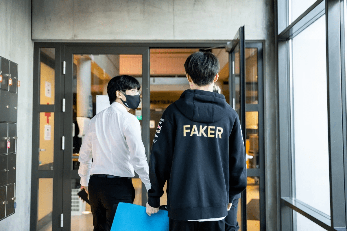 Coach kkOma resigned and Faker voiced his frustration but KeSPA still showed no signs of improving the situation