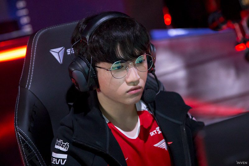 Keria also faces difficulties but still has a better chance than his teammates