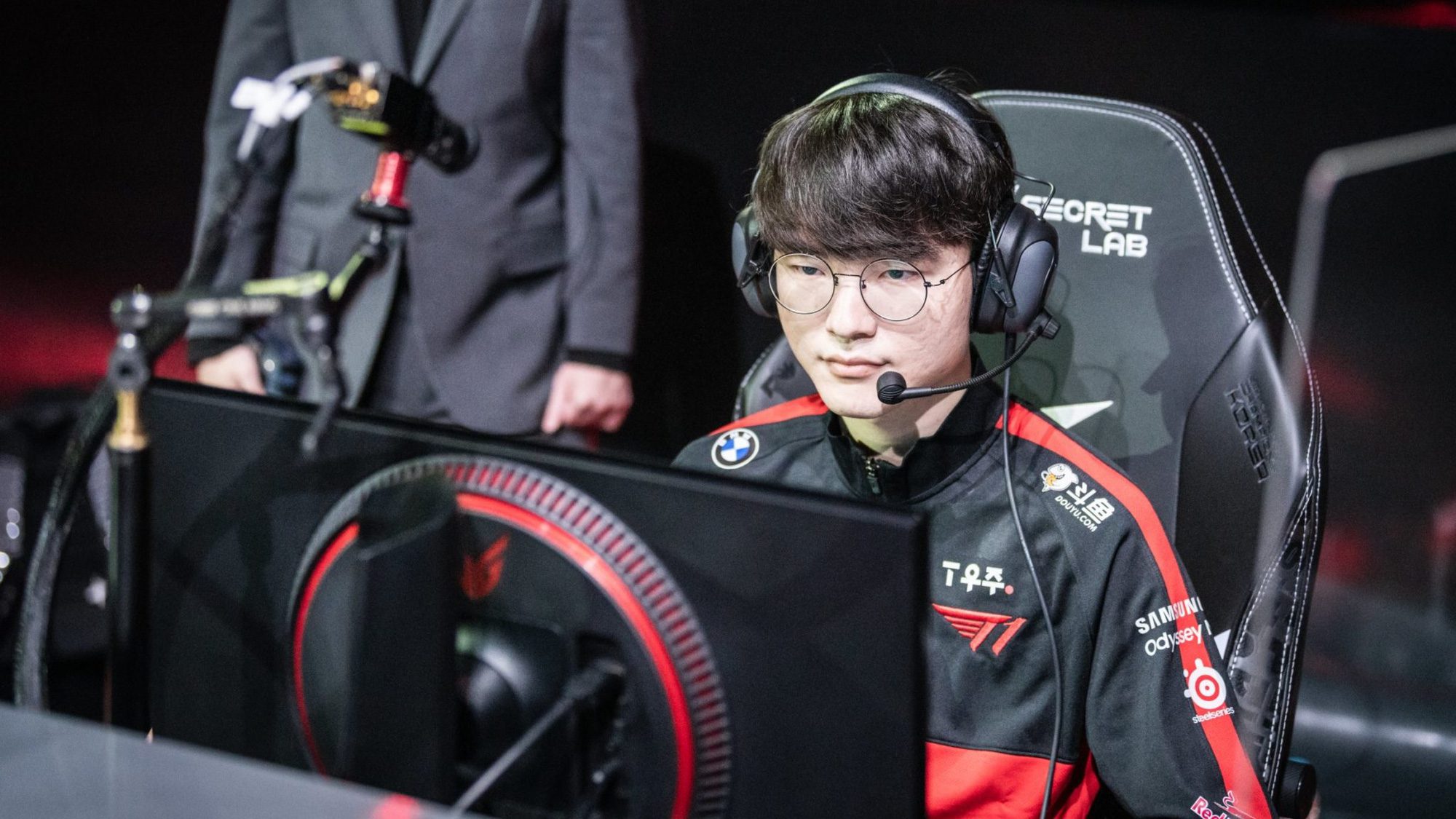 Only Faker meets all 8 criteria