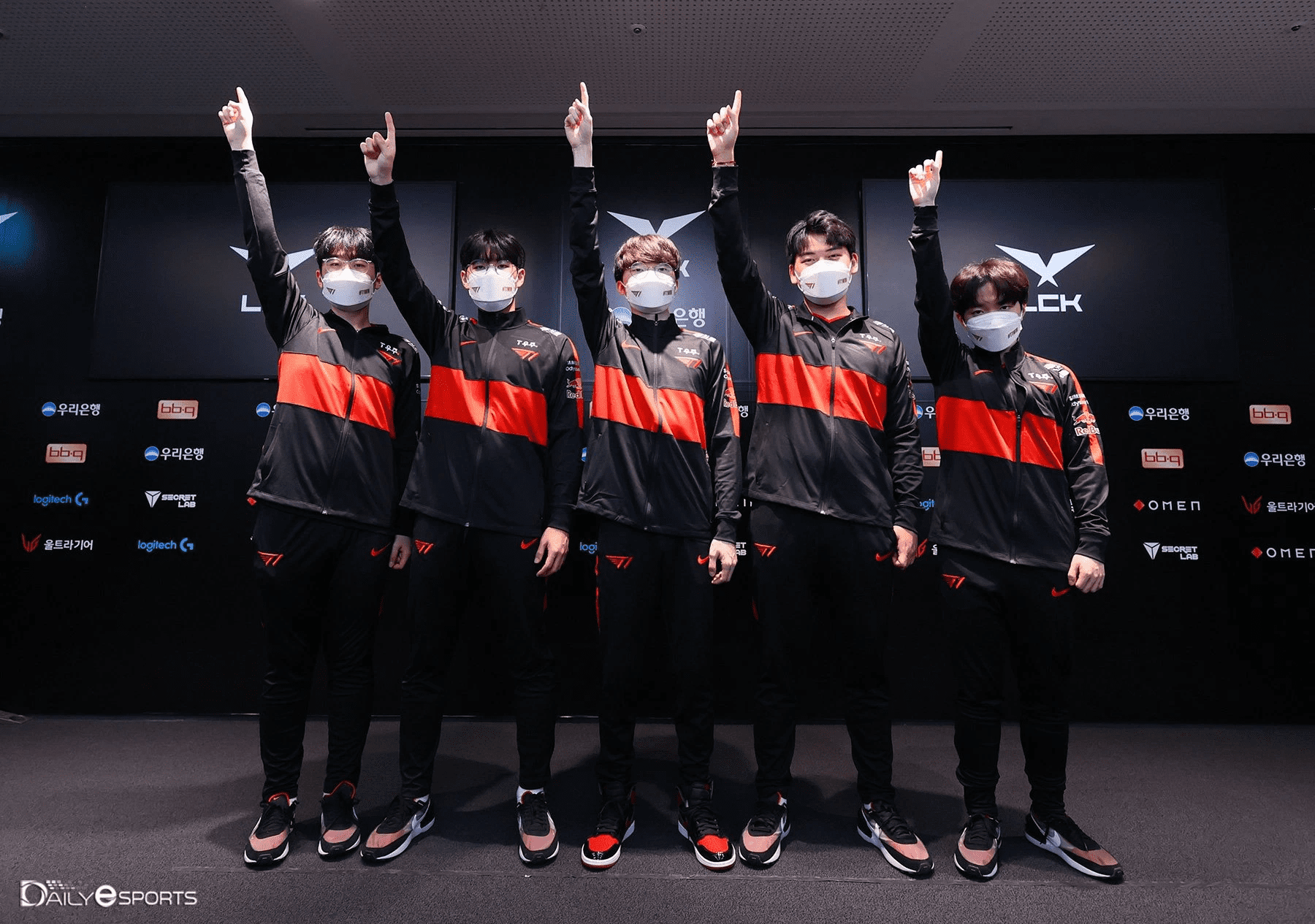Faker is confident and experienced enough to help his teammates overcome pressure while keeping their heads cool and feet on the ground