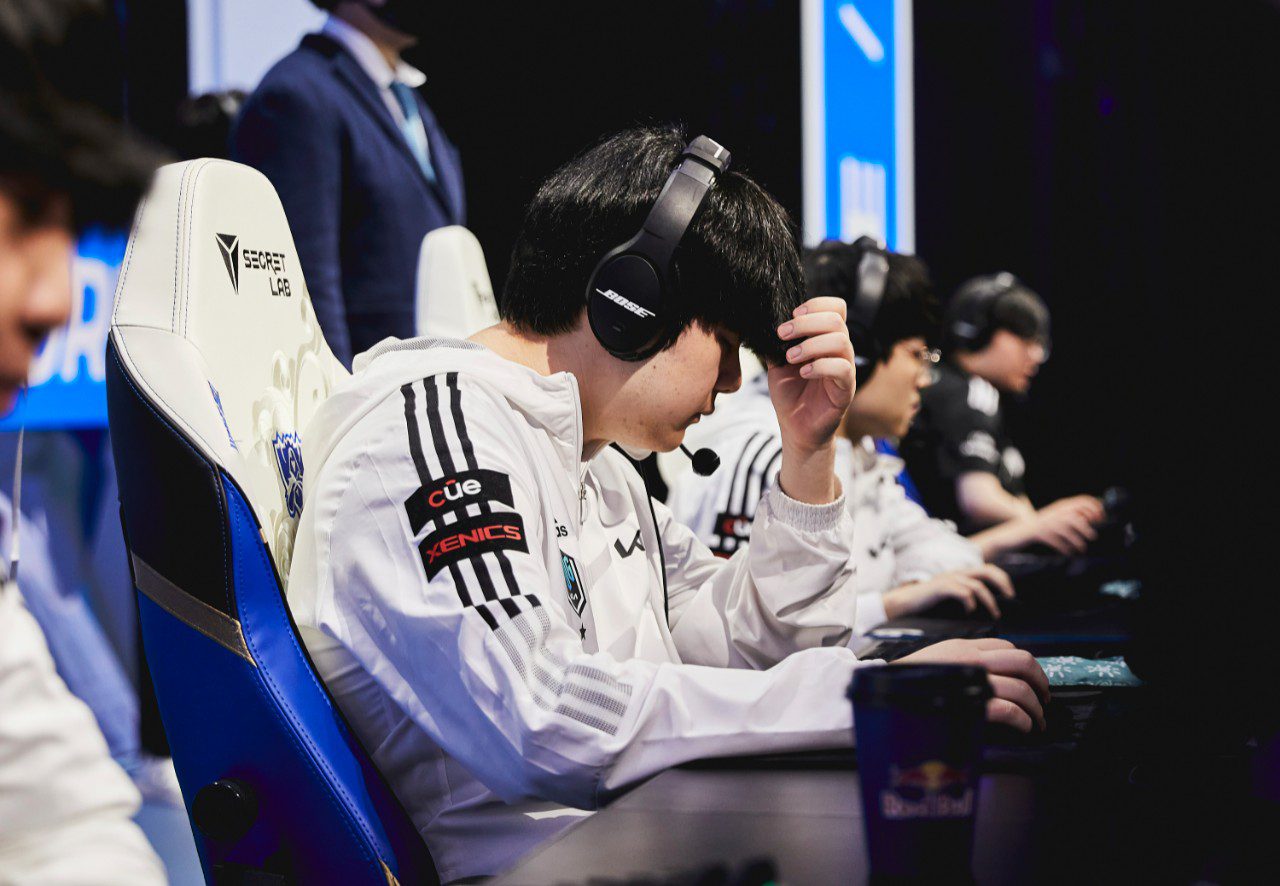 DK suffered bitter defeats against Chinese League of Legends in two major international finals in the 2021 season