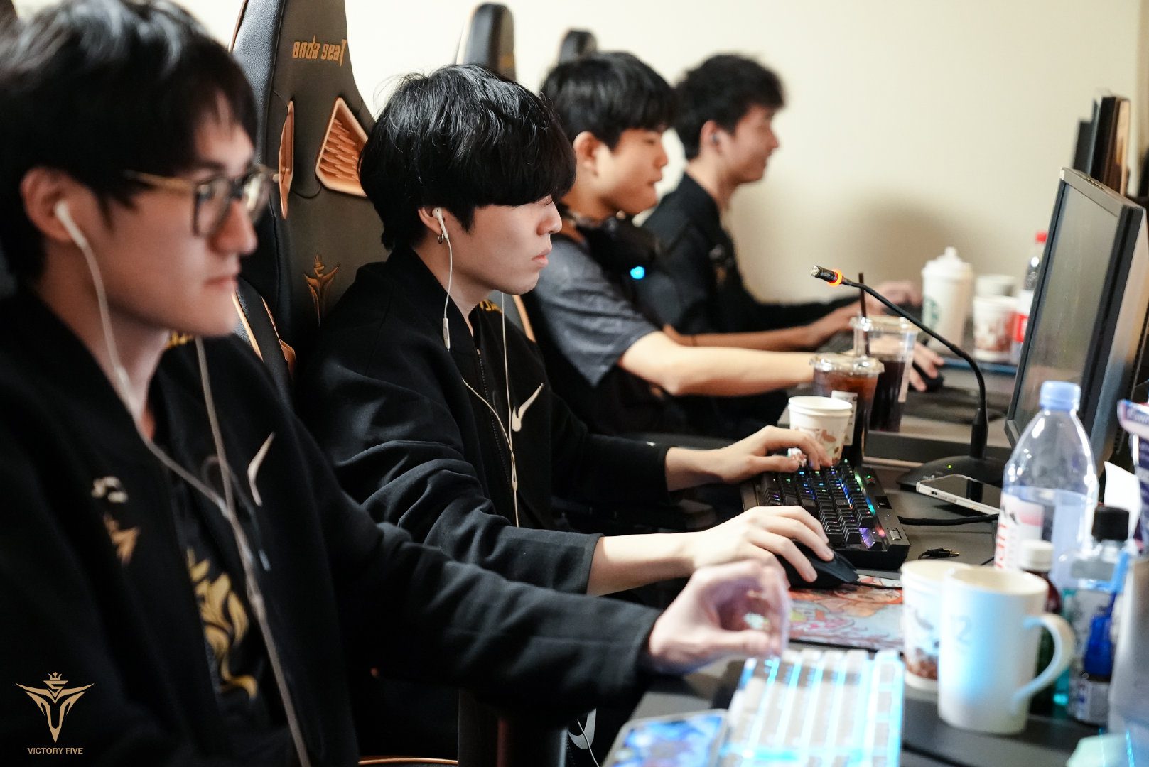 Can Rookie and his friends challenge T1 of Faker?