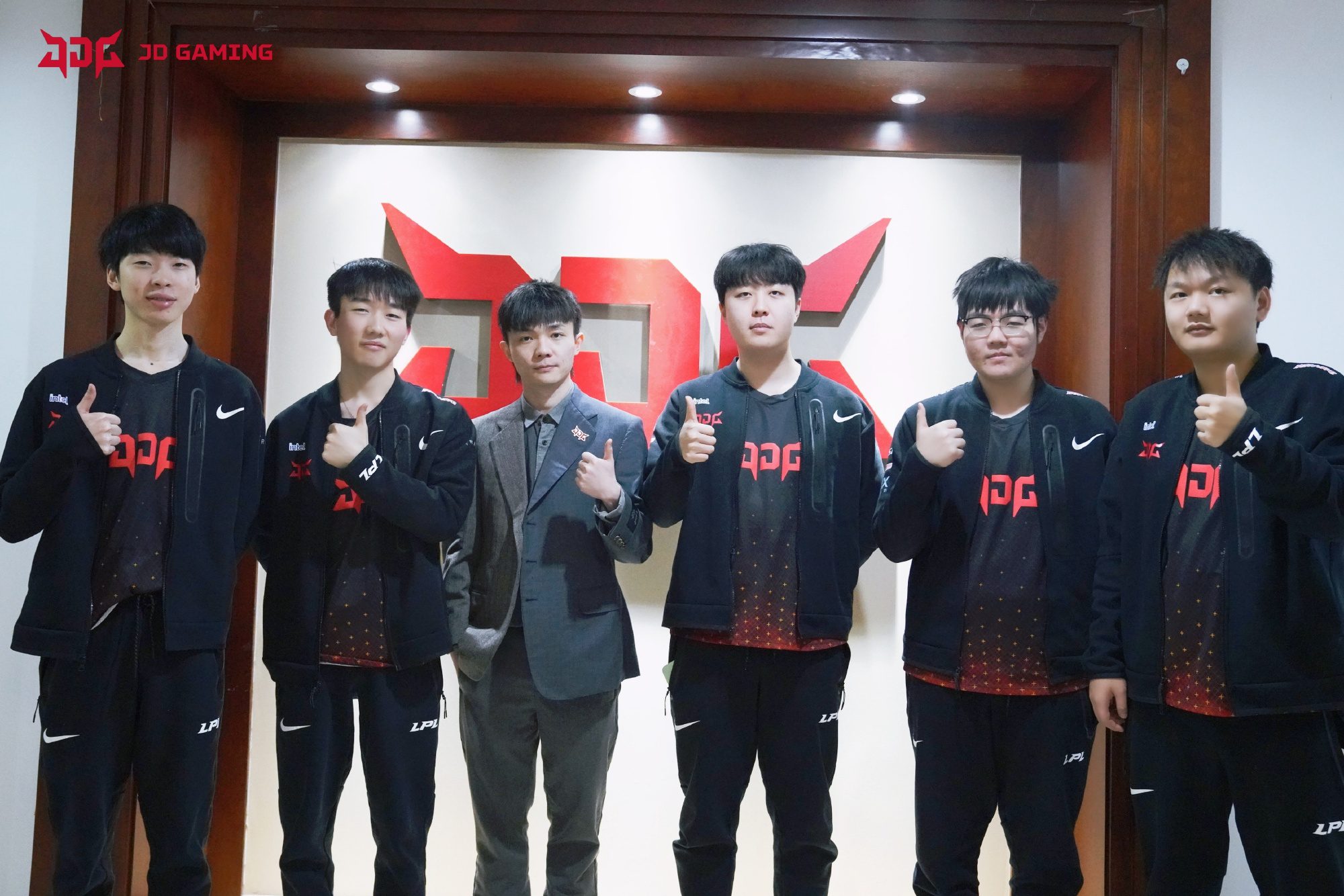 No one in JDG has MSI tournament experience