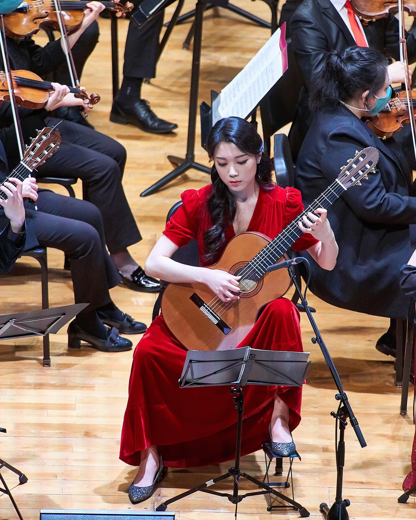 Gumayusi's sister is a guitar artist in an orchestra