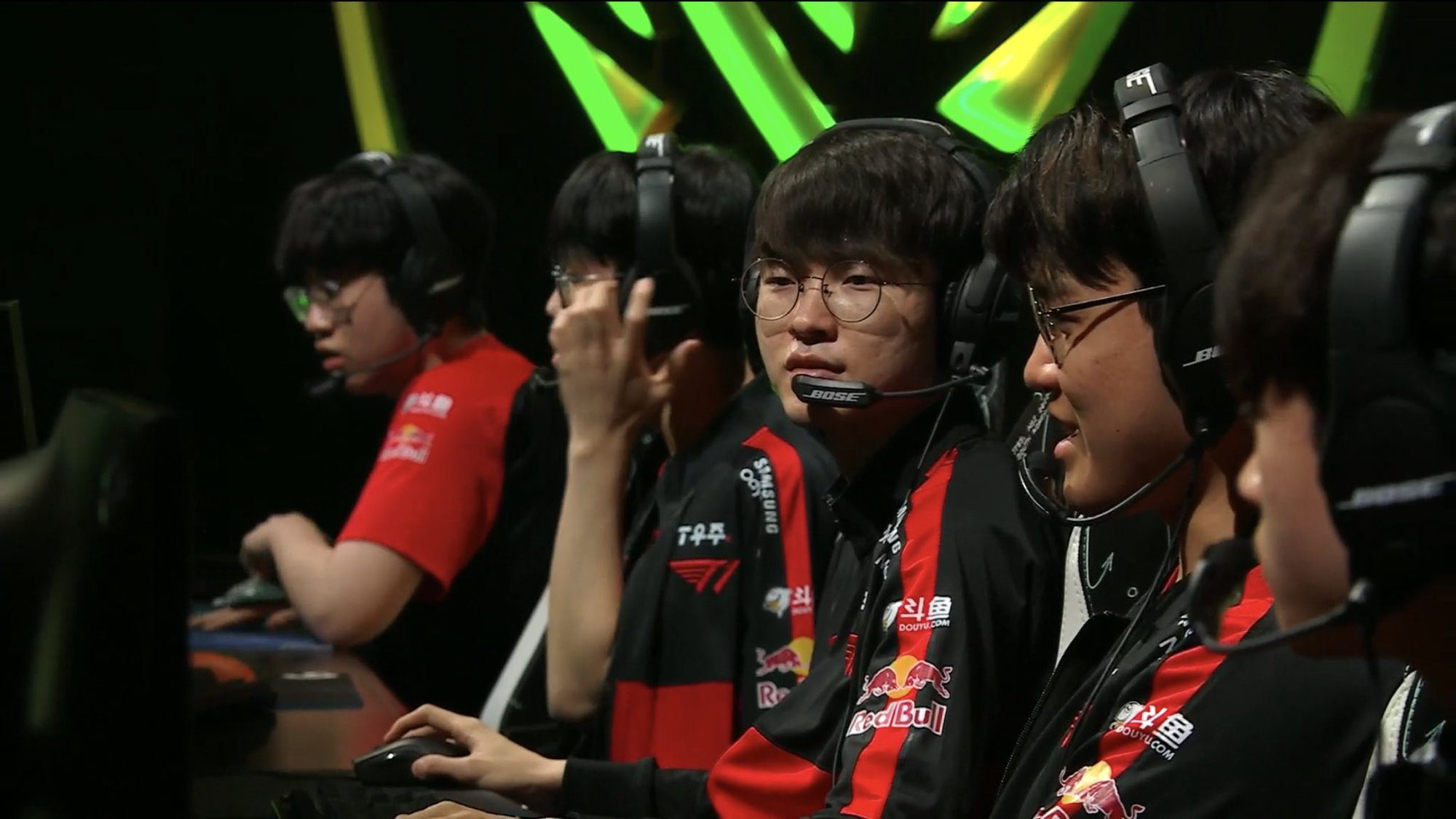 Even when winning against PSG, T1 still leaves many concerns