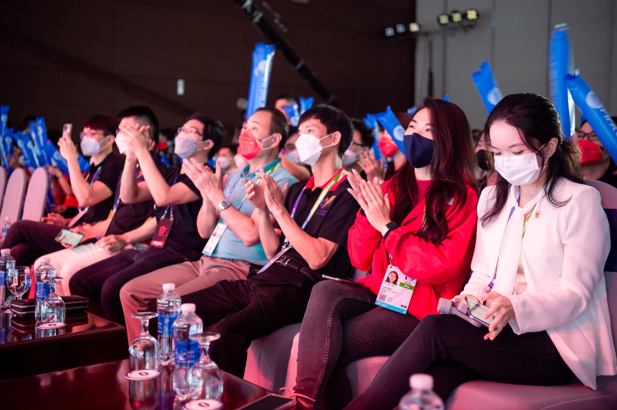 A large audience came to support the national team