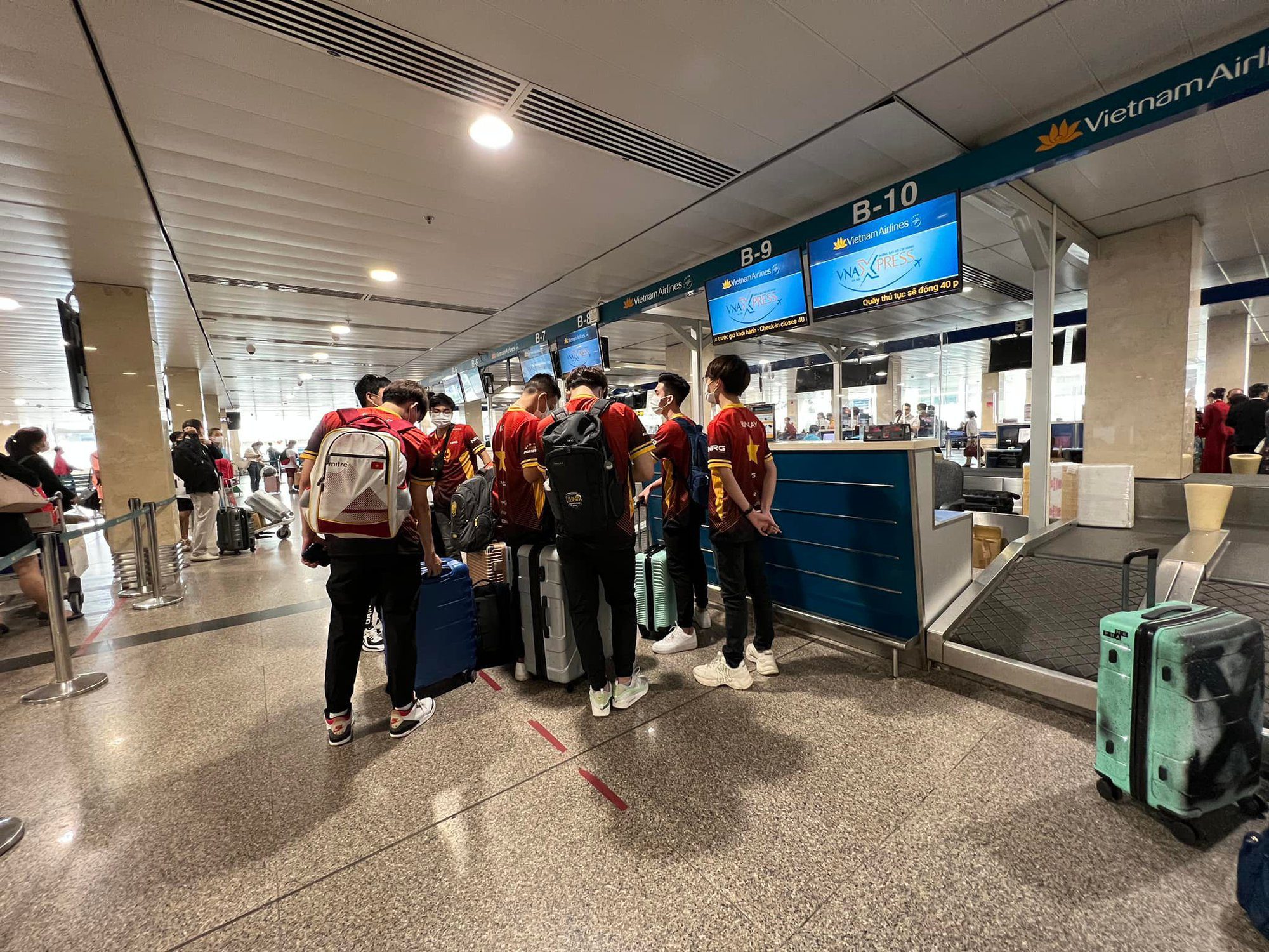 The GAM players officially set off for Hanoi to participate in SEA Games 31