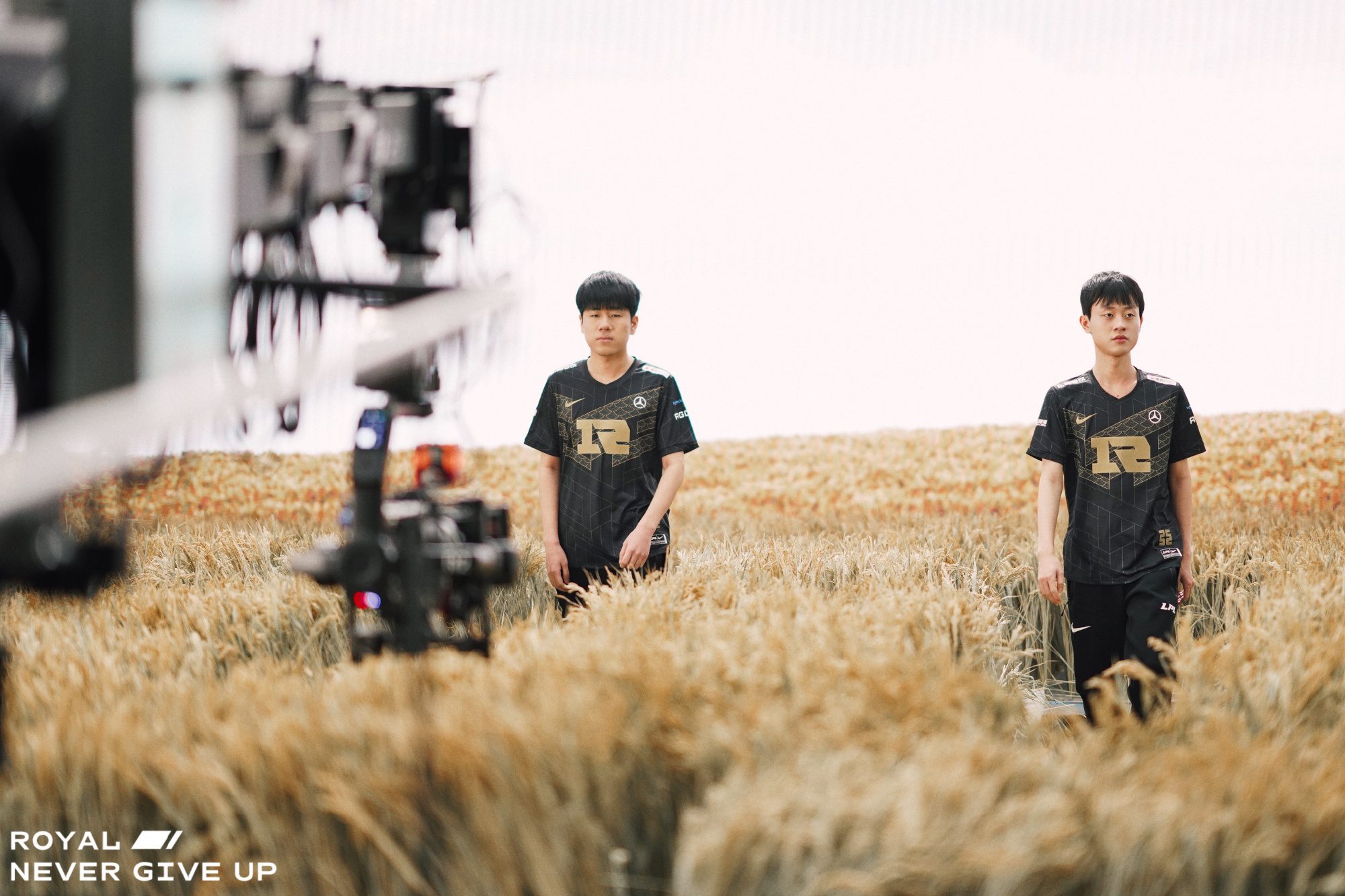 Moreover, teammate Ming is one of the best Supports in League of Legends today, which further lowers GALA's evaluation