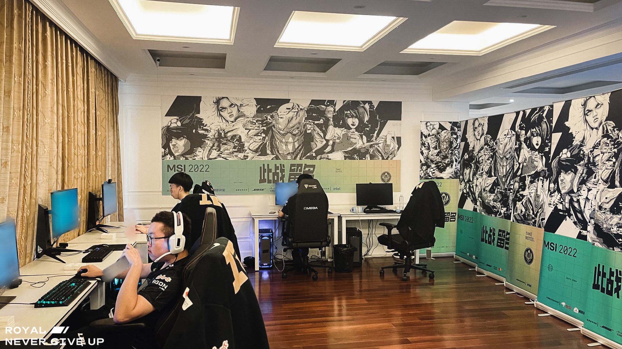 An image of RNG's gaming room that has caused outrage in the League of Legends community