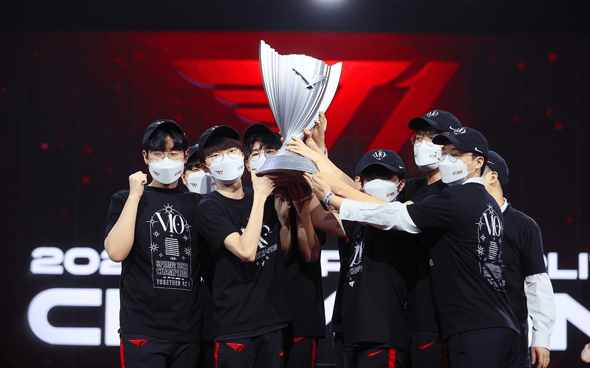 But T1 carries great responsibility and pressure from fans' expectations for an undefeated lineup